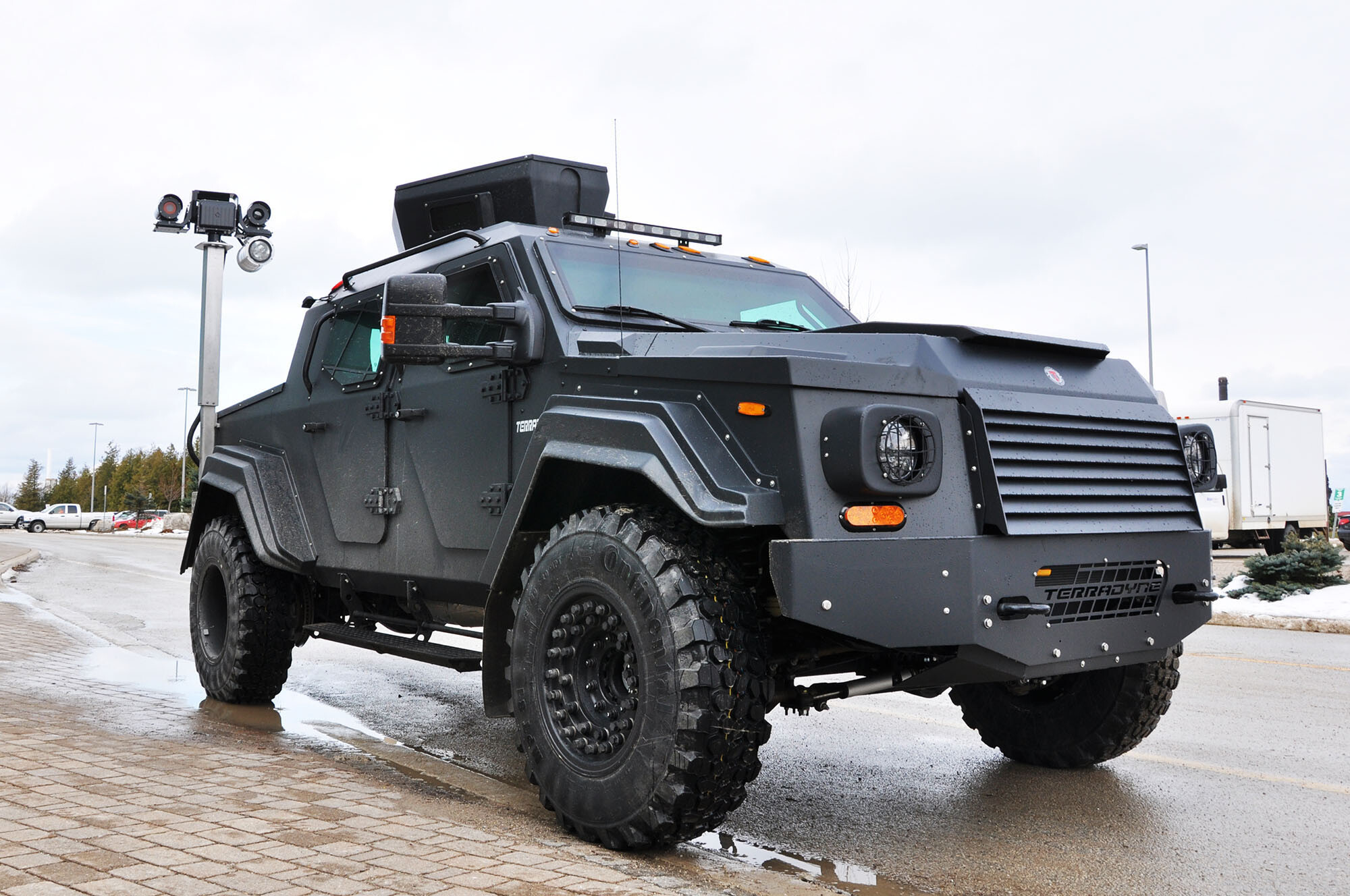 Gurkha машина. Машина Terradyne Gurkha. Броневик Terradyne Gurkha. Gurkha LAPV. Terradyne Gurkha LAPV.